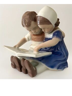 Bing & Grondahl B&G Boy & Girl Reading Copenhagen Porcelain Vintage Figurine